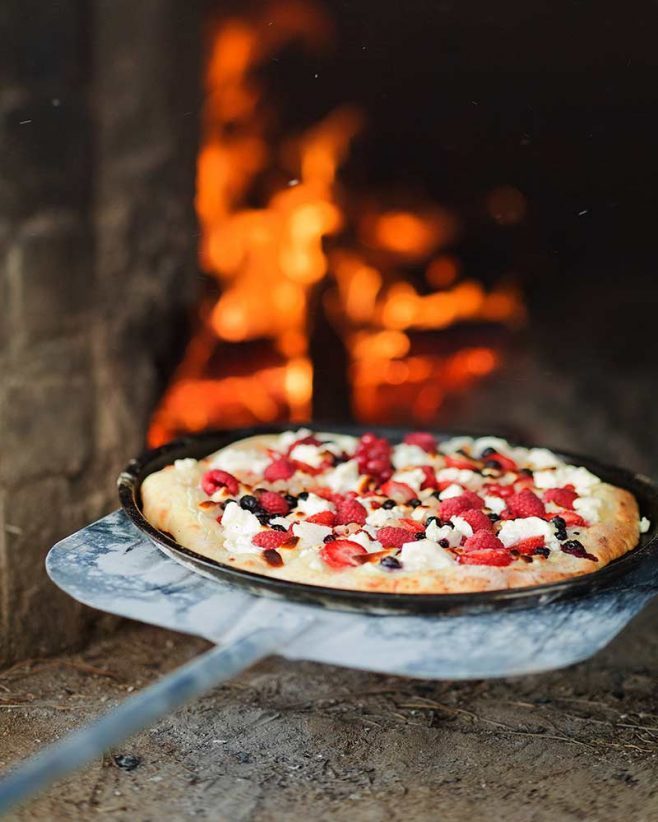 Pizzadeg med surdeg Recept Leila LIndholm