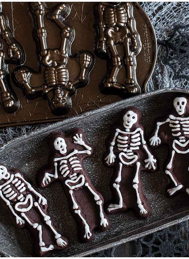 Mjuk pepparkaka bakad i Nordic Ware Skelett