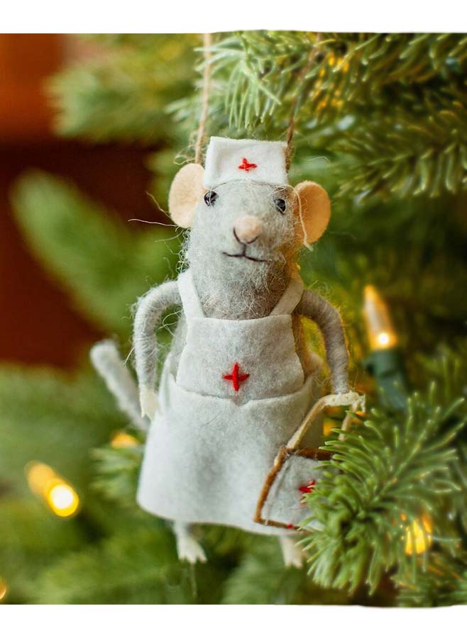 Julgranskula mus i ull sjuksköterska