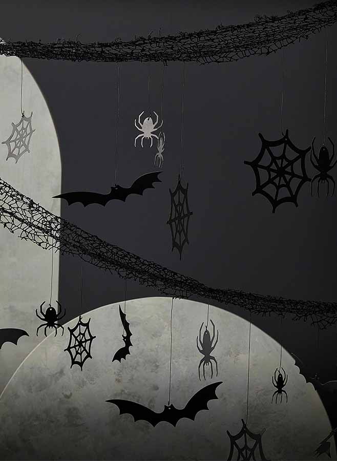 Halloween draperi med spinlar, spindelnät och fladdermöss