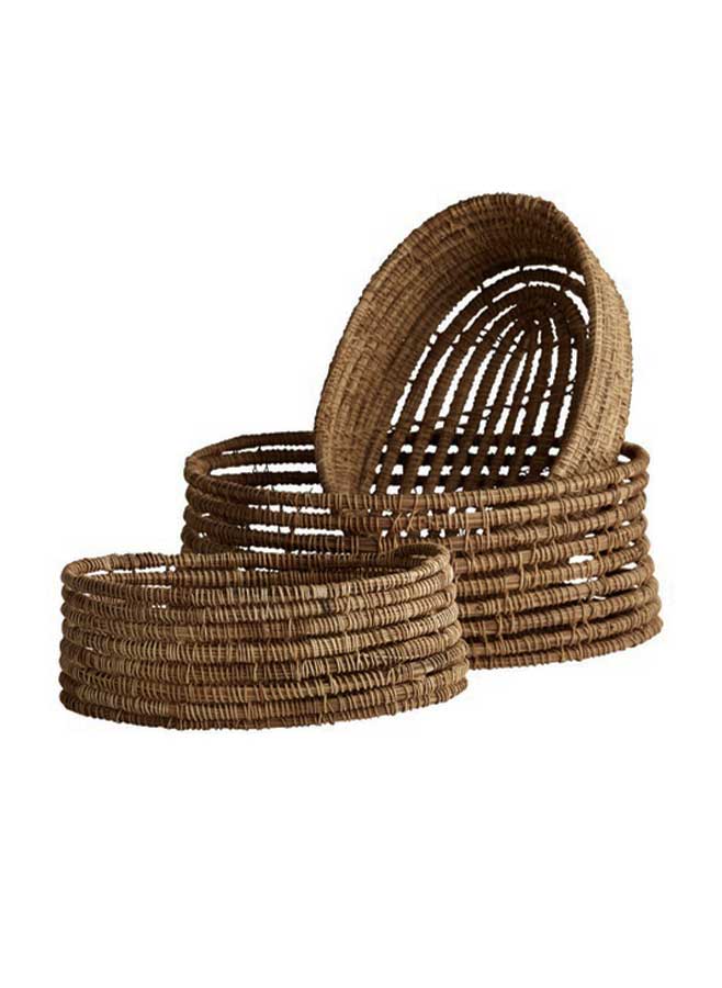 Handgjorda korgar i palmfiber från Myra-serien. Set om 3 storlekar. Perfekta för förvaring eller dekoration i hemmet. Naturlig och tidlös design.